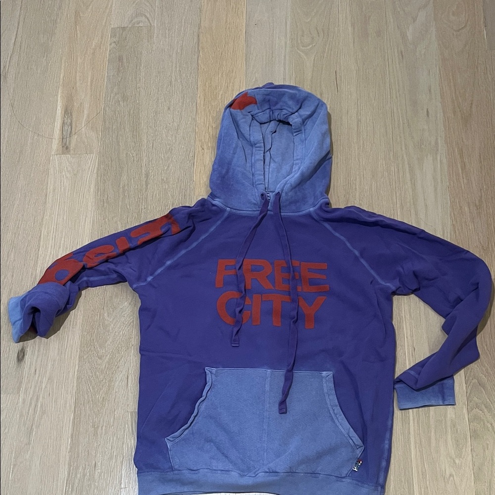 FREE CITY HOODIE